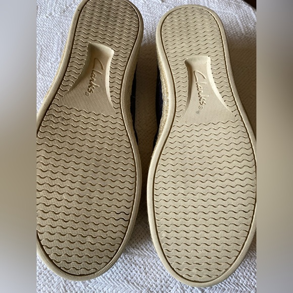 Clarks Navy Suede Slip-On Espadrilles Rubber Grip Sole Size 8 - Picture 8 of 10